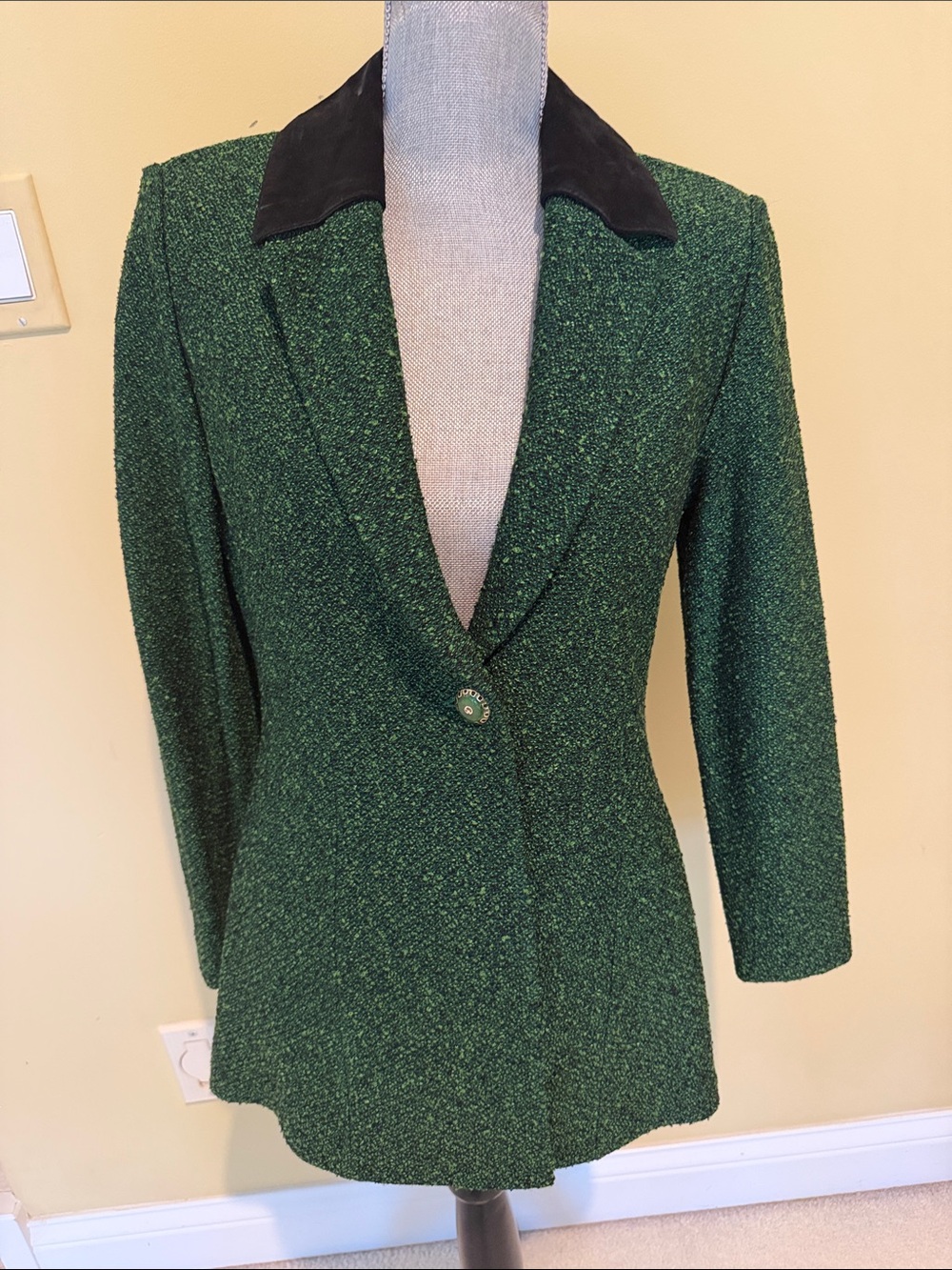St. John Jacket - Picture 2 of 10